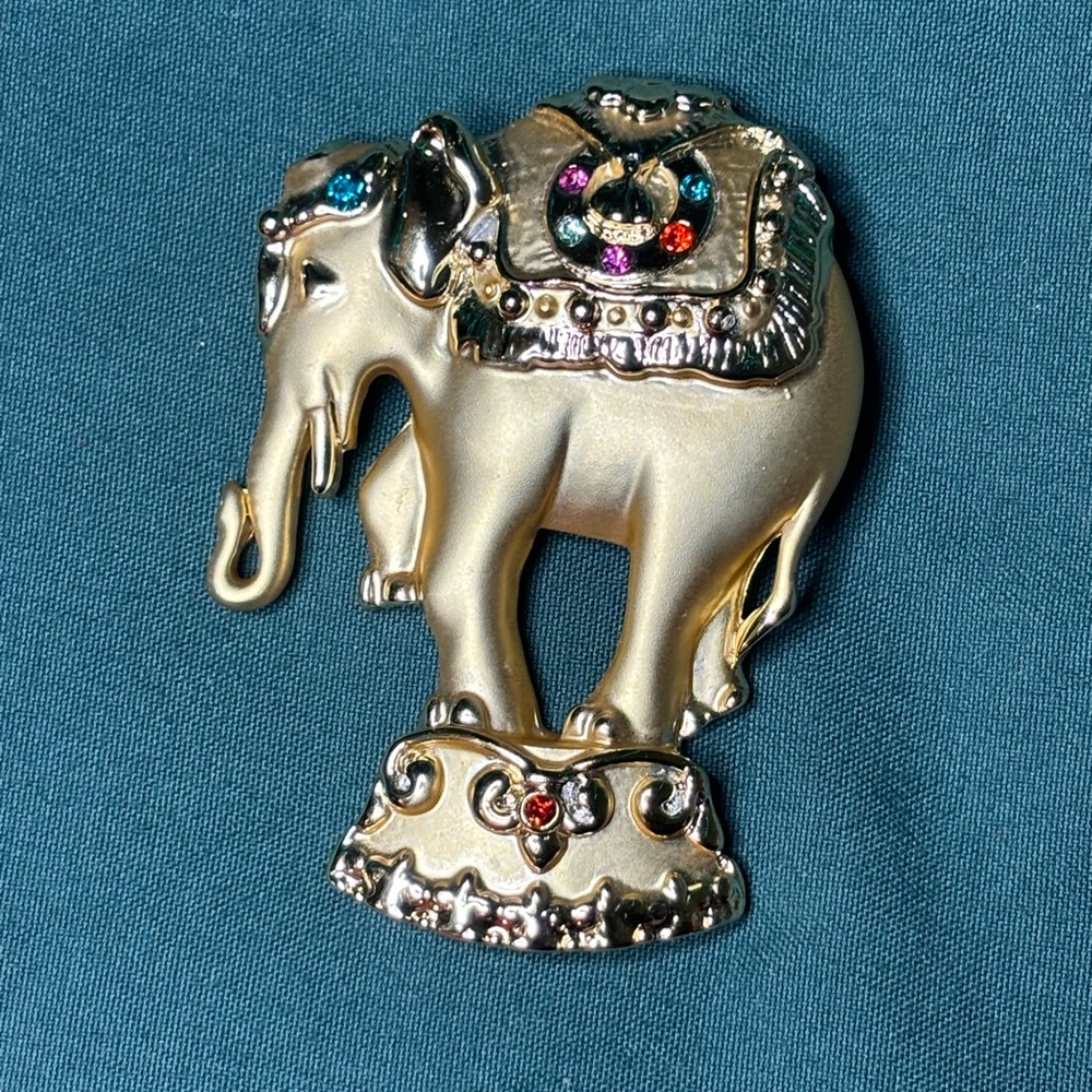 AJC CIRCUS ELEPHANT BROOCH